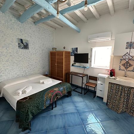 Al Centro Del Centro - Favignana Apartment Bagian luar foto