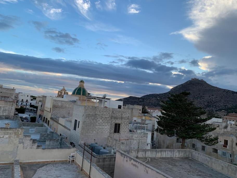 Al Centro Del Centro - Favignana Apartment Bagian luar foto